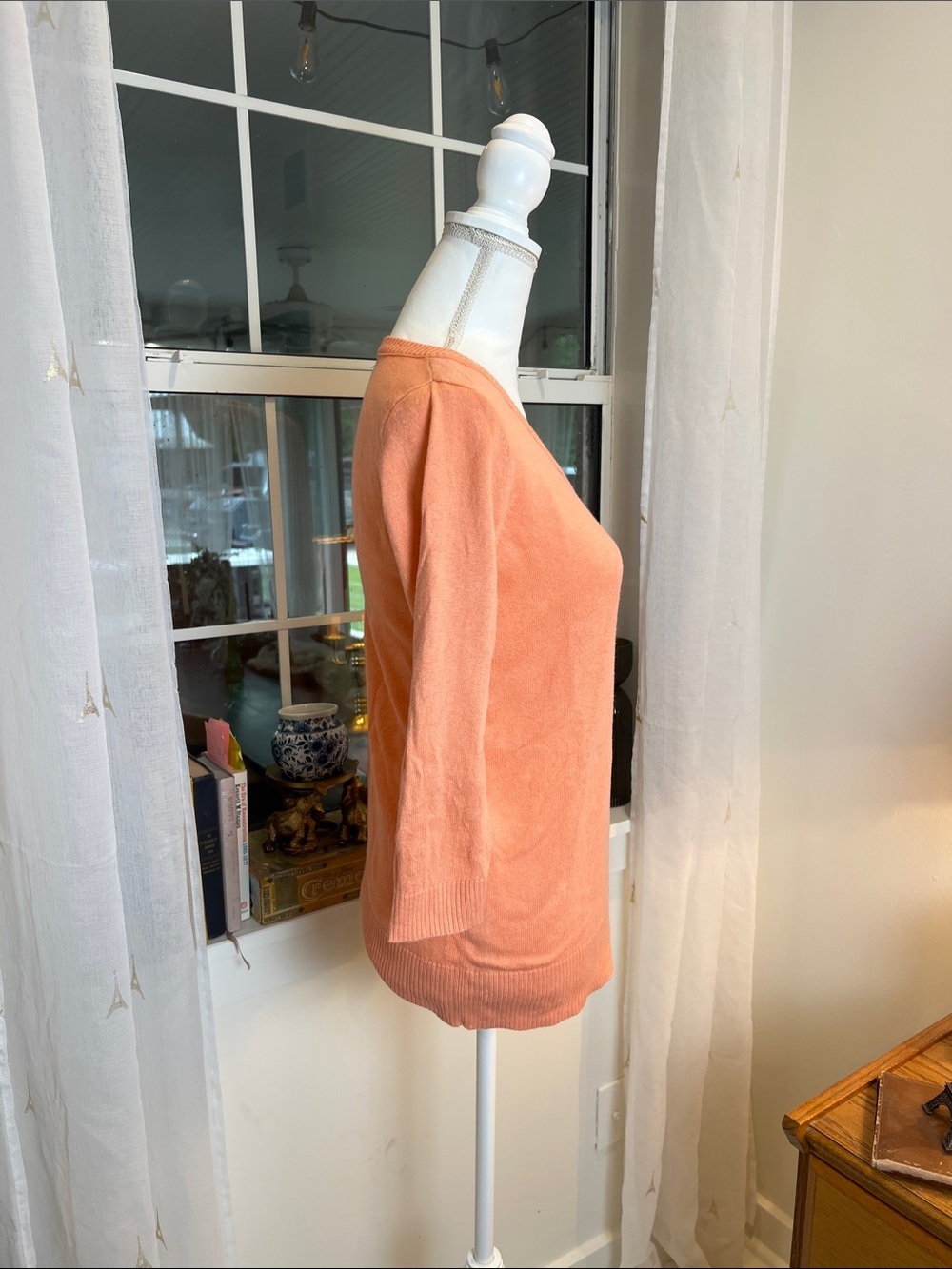 GAP Lightweight Scoop-Neck Sweater in Peach-Orange size medium. - Picture 4 of 7